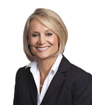 Portrait of Lee Stratton, REALTOR®.